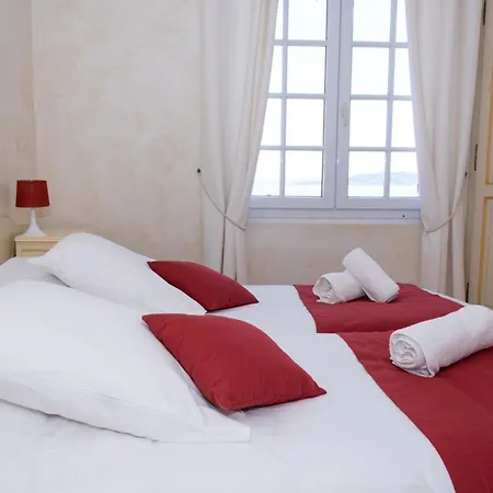 & La Hotel